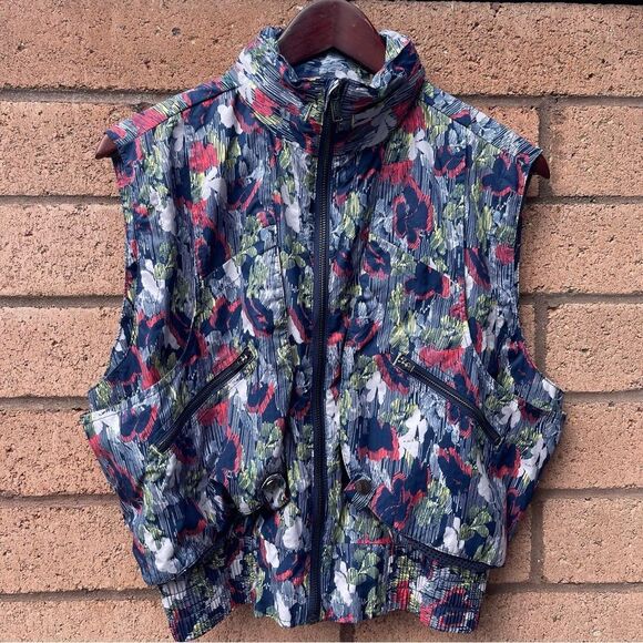FP Movement Outdoor Vest SZ XS Nylon Off The Grid Supernova Printed W/Hood - Picture 1 of 10